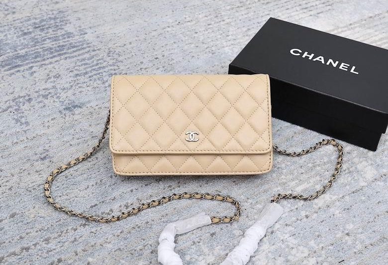 1:1 Replica Chanel Bags 33814 19cm YG 5