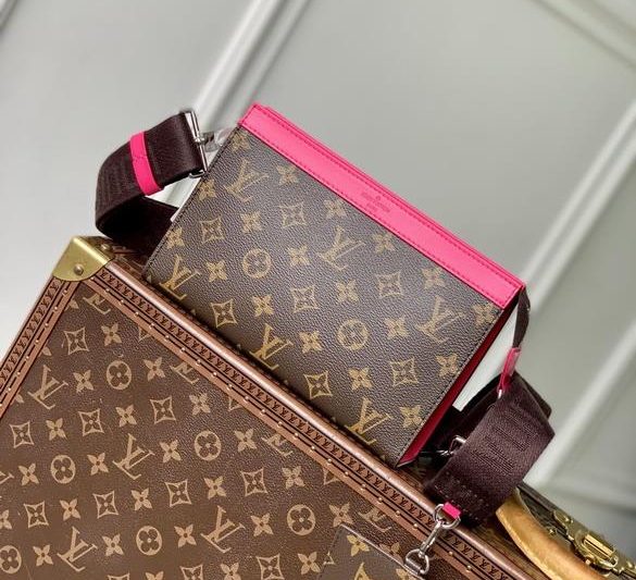 LV Replica Bags Alpha M81124 18.5x11x6.5cm gf4