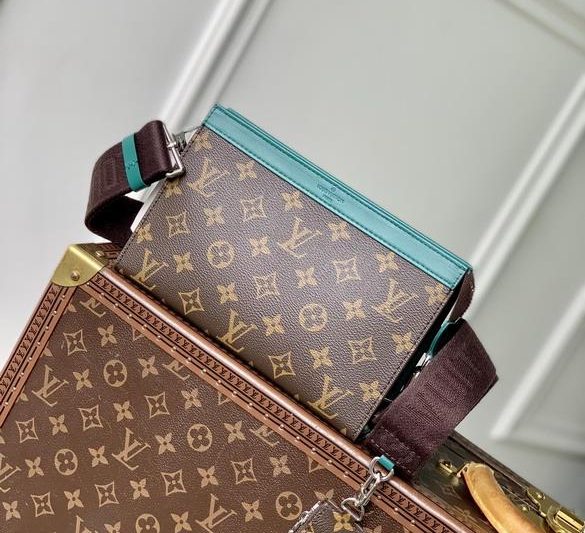 LV Replica Bags Alpha M81124 18.5x11x6.5cm gf2
