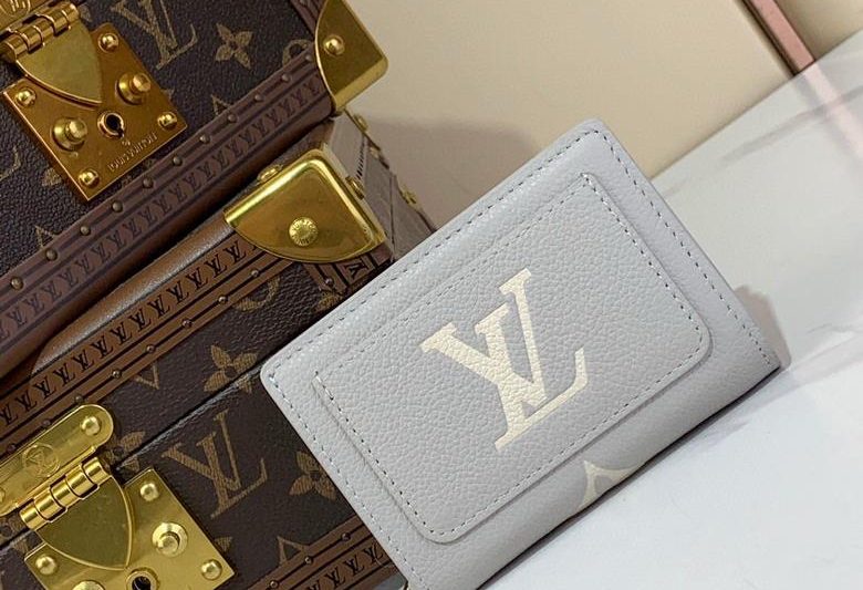 LV Replica Bags Clea m14153 11×8.5×3.5cm gf