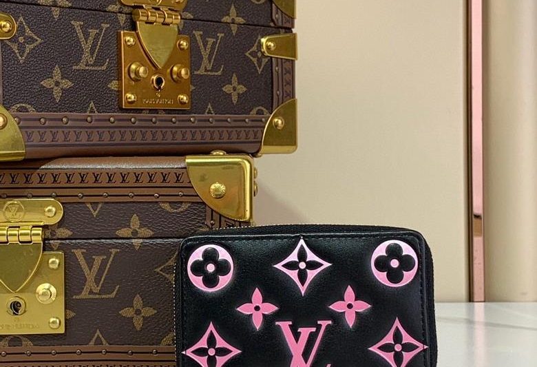 LV Replica Bags Clea m13829 11.5×8.5×2.2cm gf